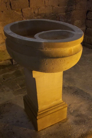 Brenouille - Fonds-baptismaux de l'eglise Saint Rieul