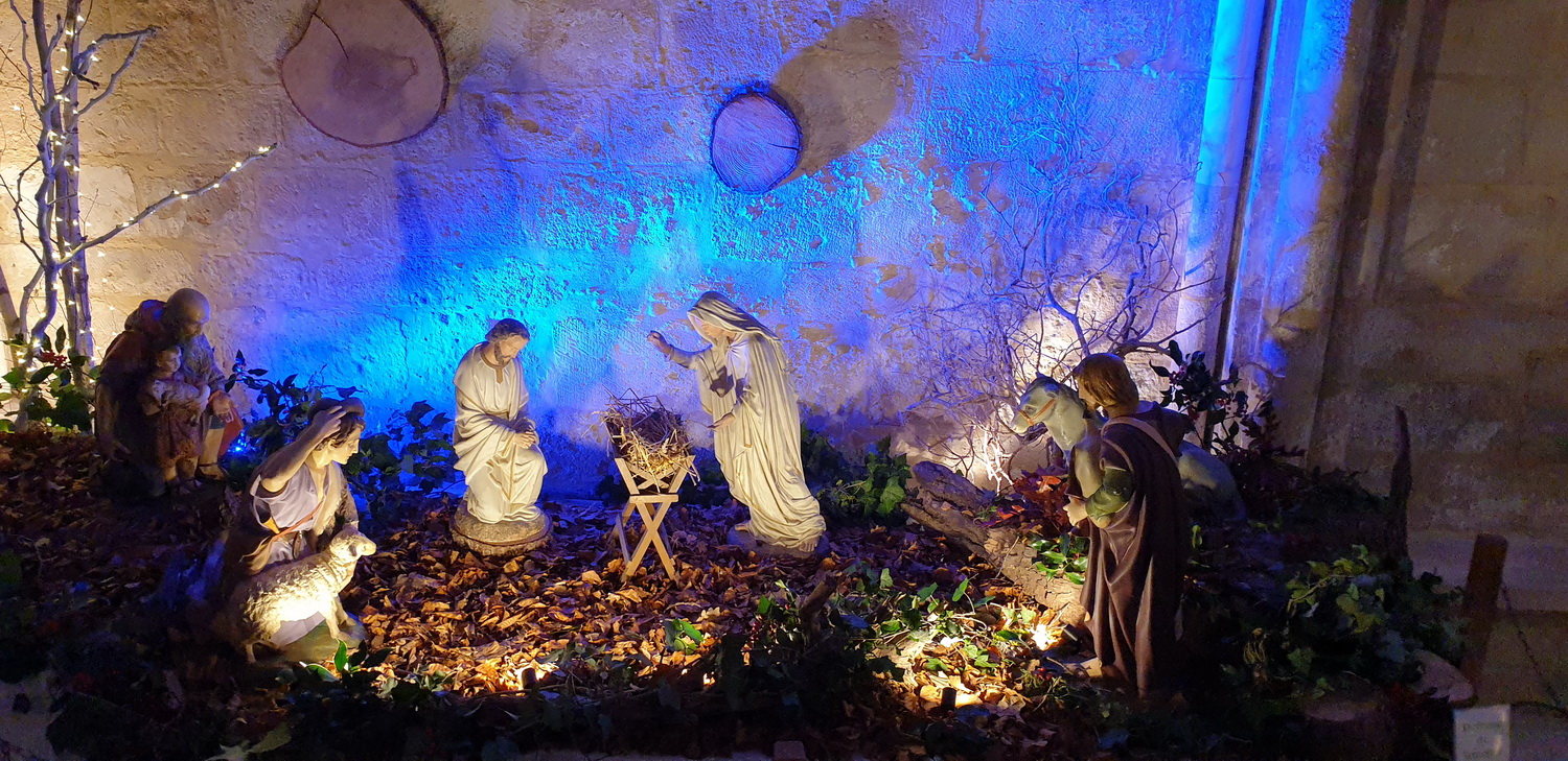 Mise en situation de la crèche historique de l'église de Brenouille Oise